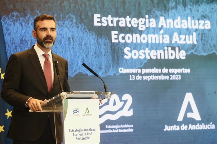 El consejero de Sostenibilidad, Medio Ambiente y Economía Azul, Ramón Fernández-Pacheco, durante su participación en un encuentro sobre las primeras conclusiones de los expertos para elaborar la Estrategia Andaluza de Economía Azul Sostenible en Cádiz.