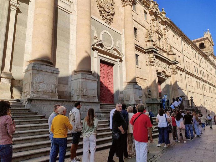Colas a las puertas de Scala Coeli en Salamanca