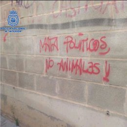 La Policía Nacional detiene a una joven por pintar más de 100 grafitis en Teruel que incitan al odio
