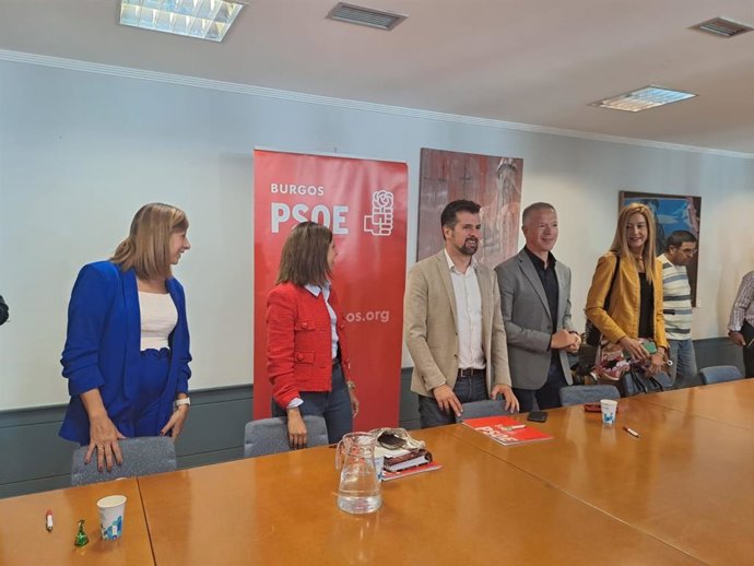 Tudanca acusa a Mañueco de "mentir" sobre el cierre de los consultorios rurales en el medio rural.