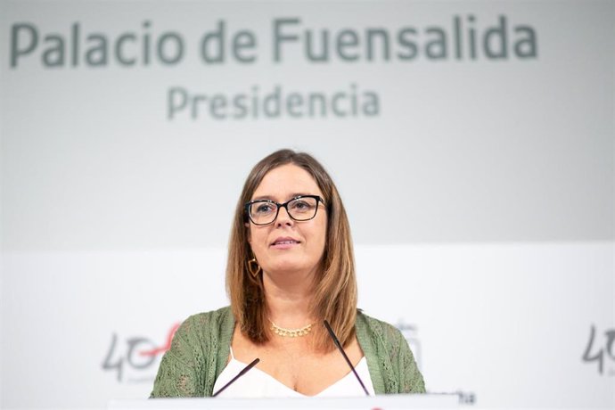 La portavoz del Gobierno de Castilla-La Mancha, Esther Padilla, en rueda de prensa