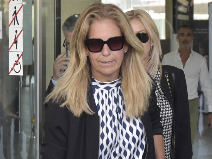 Arantxa Sánchez Vicario sale del juzgado tras la primera jornada del juicio por alzamiento de bienes con su exmarido, Josep Santacana