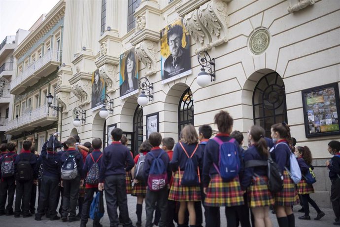 Archivo - El Festival de Huelva lleva un año más el cine a los centros educativos con 'Ventana Cinéfila'.