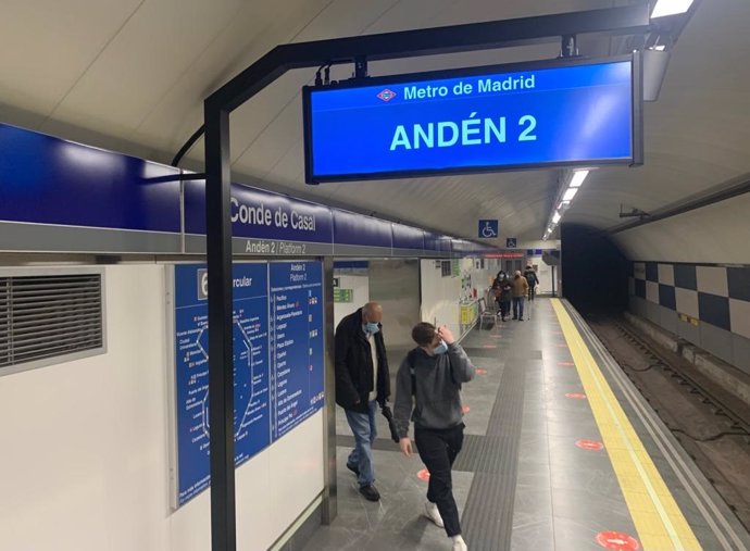 Archivo - Imagen de recurso de un andén en la estación de Conde de Casal de Metro de Madrid.