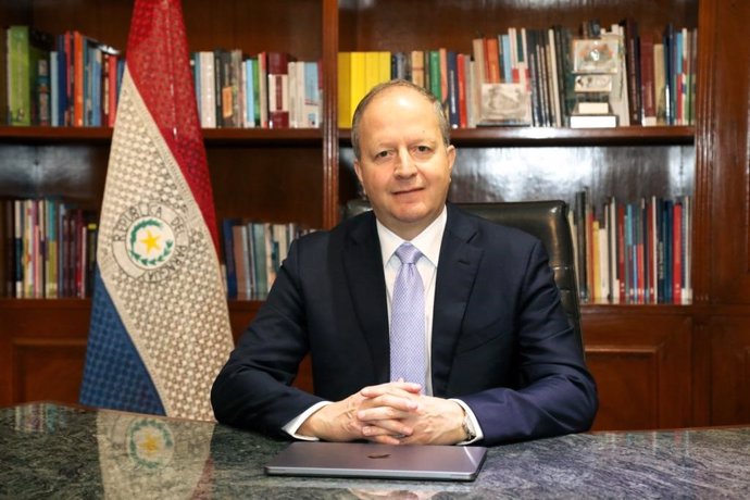El ministro de Economía y Finanzas de Paraguay, Carlos Fernández Valdovinos