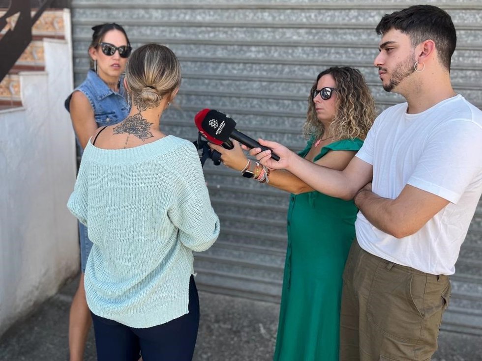 Patricia, víctima del caso, atiende a los medios de comuncación