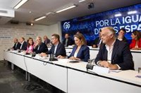 Feijóo adelantó el lunes a sus 'barones' que el PP haría un acto contra la amnistía, pensado antes de que hablara Aznar