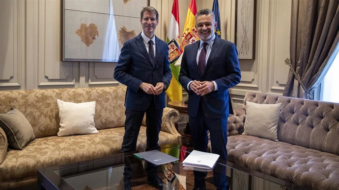 El Ejecutivo regional y el Ayuntamiento de Logroño buscarán con la UR "la mejor ubicación" para el grado de Medicina