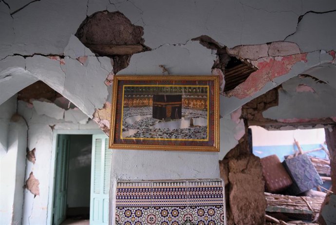 Un cuadro en una casa destruida por el terremoto, a 12 de septiembre de 2023, en Talat N'Yaaqoub, provincia de Al Haouz, región de Marrakech-Safi (Marruecos). 