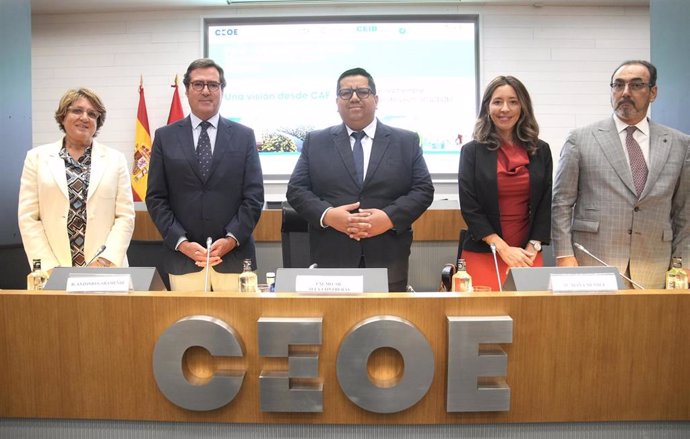 Encuentro empresarial en la sede de la CEOE con la presencia del ministro de Economía y Finanzas de Perú, Alex Contreras