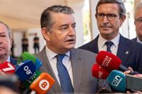 Sanz afirma que PSOE-A, en vez de criticar a Aznar, debería oír a González o Guerra: "No les tienen ni respeto"