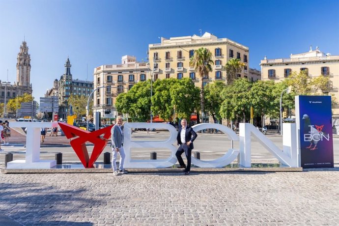El ceo de Cupra, Wayne Griffiths, i l'alcalde de Barcelona, Jaume Collboni
