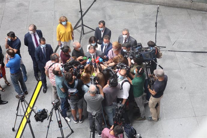 Archivo - El ministro de Transportes, Movilidad y Agenda Urbana, José Luis Ábalos, responde a los periodistas junto al Jardín Tropical durante su visita a la estación de AVE Puerta de Atocha en Madrid cuatro días después del fin del estado de alarma dec