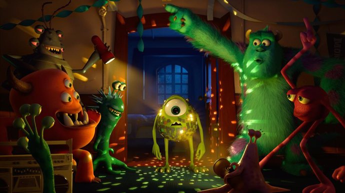 "MONSTERS UNIVERSITY"  (L-R) MIKE and SULLEY amongst other monsters.  2012 Disney/Pixar. All Rights Reserved