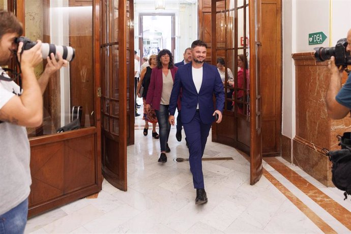 El portavoz de ERC en el Congreso, Gabriel Rufián, a su llegada a la Sesión Constitutiva de la XV Legislatura en el Congreso de los Diputados, a 17 de agosto de 2023, en Madrid (España). Los diputados de la formación han llegado a la Cámara Baja tras ce