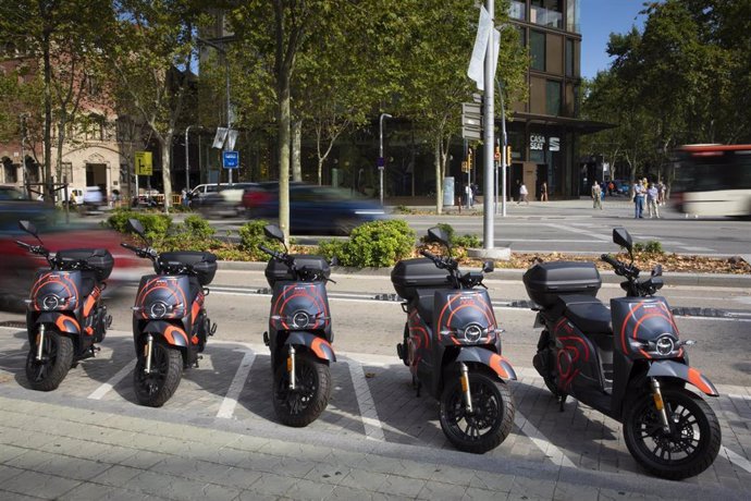 Archivo - Motos de 'motosharing' en Barcelona