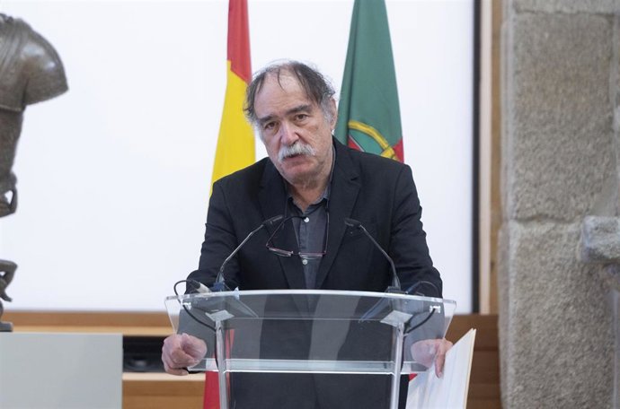 El premiado, el productor portugués Paulo Branco interviene durante la entrega del VIII Premio Luso-Español de Arte y Cultura