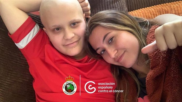El Racing ayuda a un joven de Bezana con cáncer y llama a los aficionados a sumarse a la campaña de recaudación de fondos