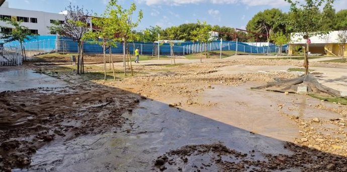 Archivo - El CEIP María Zambrano, gravemente afectado por la tormenta, "no podrá constituirse como colegio electoral" el próximo 23 de julio en Zaragoza.