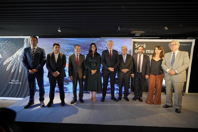 Autoridades en el 50 aniversario de Hermasa.