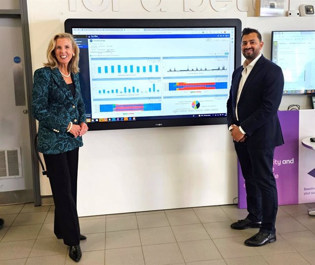 Sarwar Khan (global head of digital sustainability, Business, BT) and Katie McGinty (vice president and chief sustainability and external relations offer, Johnson Controls) review energy usage data of the digital twin at Adastral Park that incorporates Op