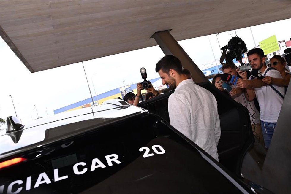 El tenista serbio Novak Djokovic a su llegada a Valencia para jugar la Copa Davis 2023