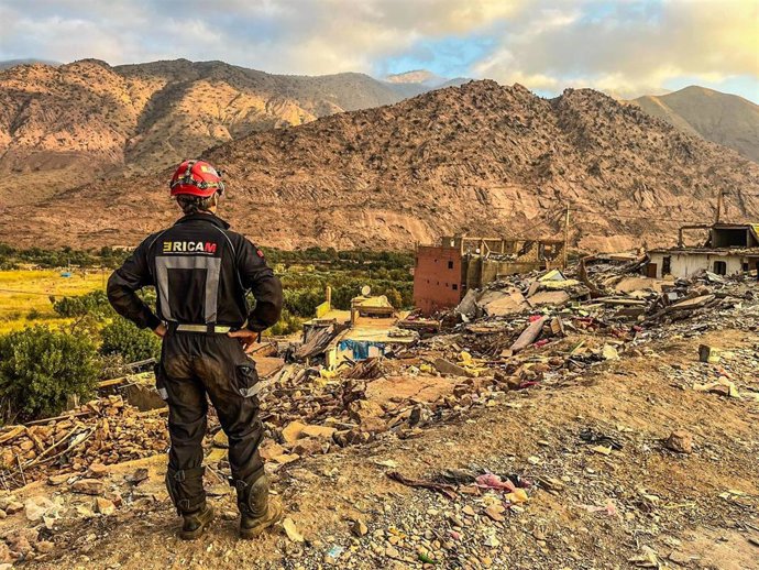 Equipos del ERICAM se desplazan en helicóptero militar a la zona marroquí de Aghbar