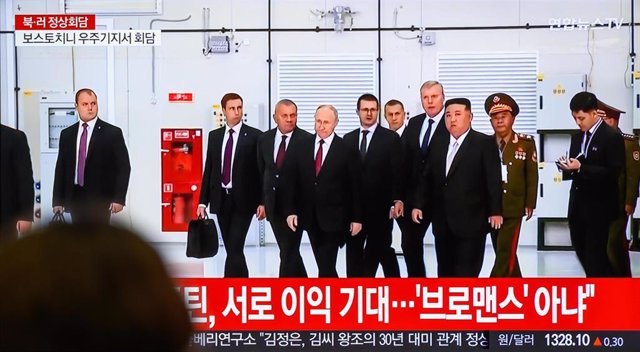 Imagen de la delegación norcoreana a su llegada a Rusia para la cumbre entre Kim Jong Un y Vladimir Putin. 