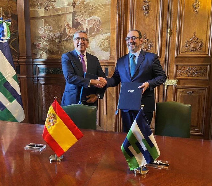 El presidente del Instituto de Crédito Oficial (ICO), José Carlos García de Quevedo, y el presidente ejecutivo del Banco de desarrollo de América Latina y el Caribe (CAF), Sergio Díaz-Granados