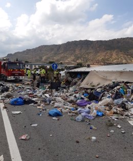 Camión accidentado en Alhama de Murcia