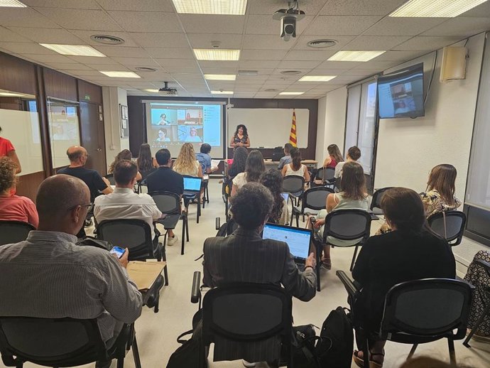 Alumnes a l'aula del Cejfe 