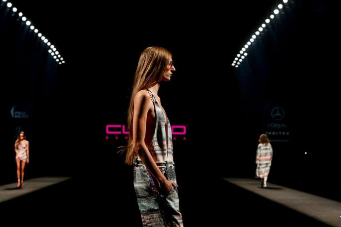 Archivo - Desfile de la colección de Custo Barcelona en el tercer día de la pasarela de la 74 edición de la Mercedes-Benz Fashion Week Madrid, en la sala Mercedes Benz, en IFEMA, a 18 de septiembre de 2021, en Madrid (España). El desfile de Custo Barce