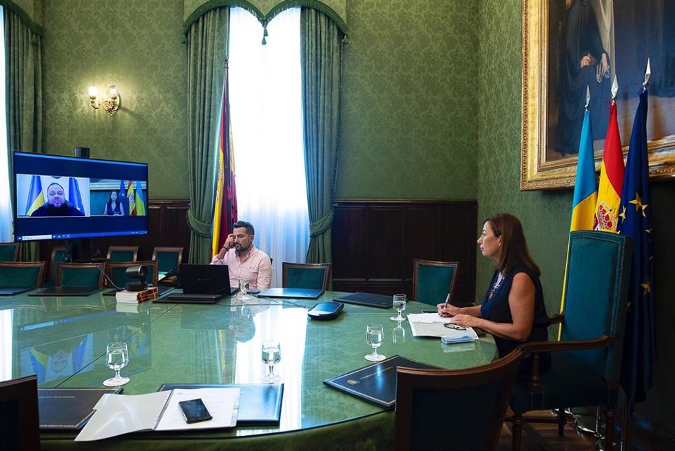 La presidenta del Congreso, Francina Armengol, en una videollamada con su homólogo de Ucrania