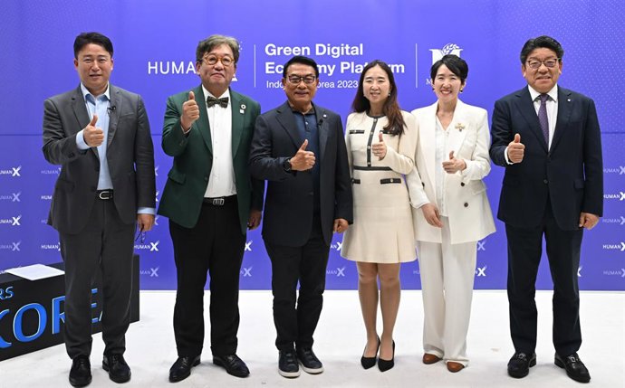 Professor Nam-Joon Cho,  Dr Kim Sang-Hyup, Dr Moeldoko, Dr Soonmin Bae, Dr. Yuhyun Park, CEO Choi Jin-Young