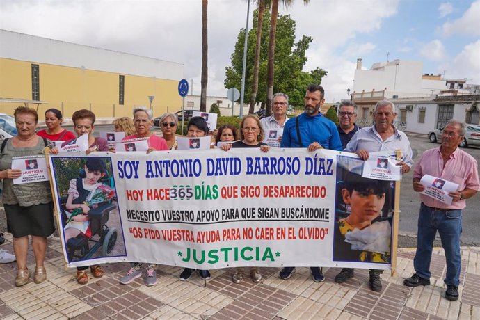 Archivo - Manifestación convocada con motivo del primer aniversario de la desaparición del menor de entonces 13 años vecino de Morón