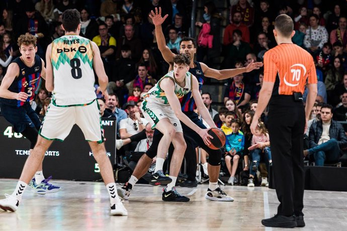 Archivo - Agustin Ubal of Surne Bilbao in action during the ACB Liga Endesa match between FC Barcelona and Surne Bilbao  at Palau Blaugrana on January 22, 2023 in Barcelona, Spain.