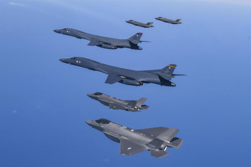 Archivo - Aviones surcoreanos y estadounidenses en un ejercicio militar conjunto