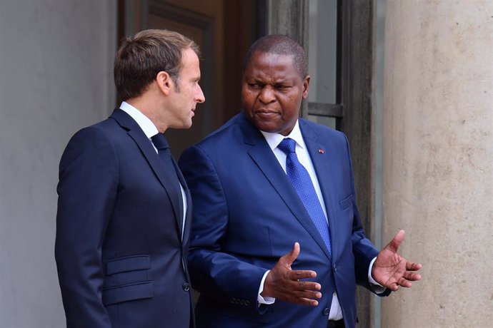 Archivo - El presidente de Francia, Emmanuel Macron, recibe a su homólogo de República Centroafricana, Faustin-Archange Touadéra