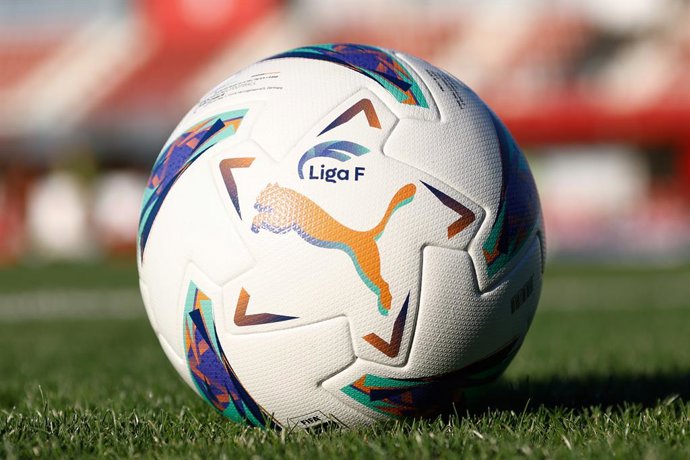 Archivo - Ilustration, ball of La Liga F during the Ciudad de Alcala Trophy women football match played between Atletico de Madrid Femenino and AS Roma at Centro Deportivo Wanda Alcala de Henares on August 06, 2023, in Madrid, Spain.