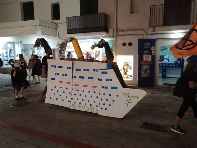 Protesta contra los cruceros en Ibiza.