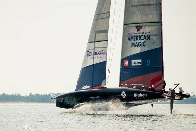Embarcación del New York Yacht Club American Magic, equipo de Estados Unidos que participará en la 37 Copa América de vela que se disputará en Barcelona de agosto a octubre de 2024