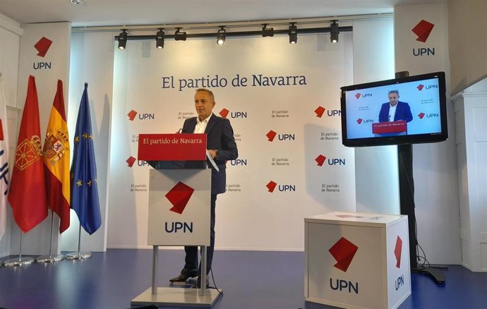 El parlamentario de UPN Juan Luis Sánchez de Muniáin en la rueda de prensa