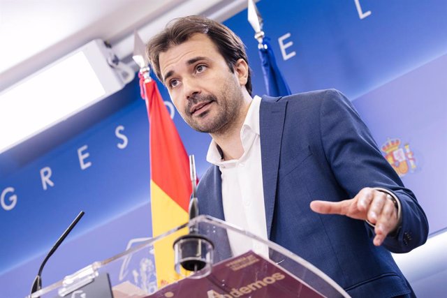 El portavoz de Podemos Javier Sánchez Serna durante una rueda de prensa anterior a la reunión de la Junta de Portavoces, en el Congreso de los Diputados, a 14 de septiembre de 2023, en Madrid (España).