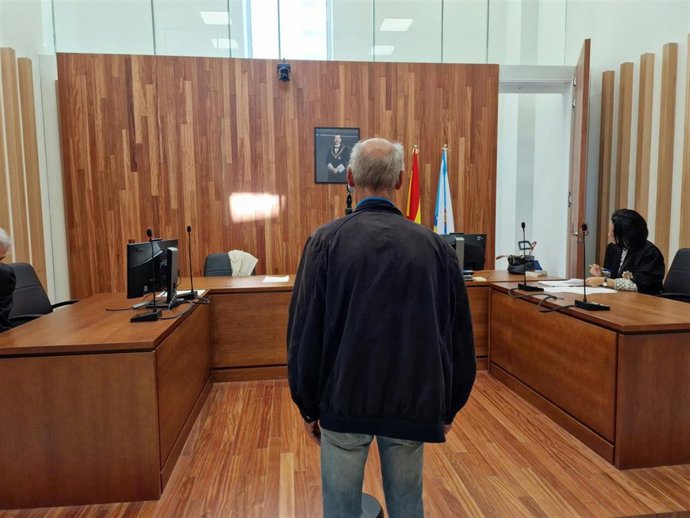 El vigués que pinchó las ruedas de 11 coches y le clavó un cuchillo a un testigo.