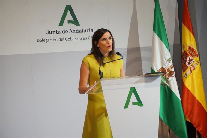 La delegada de Empleo, Empresa y Trabajo Autónomo de la Junta, María Dolores Gálvez, en rueda de prensa.