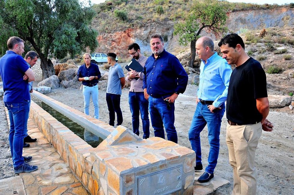 El delegado territorial de Sostenibilidad, Medio Ambiente y Economía Azul de la Junta en Granada, Manuel Francisco García, visita los trabajos.
