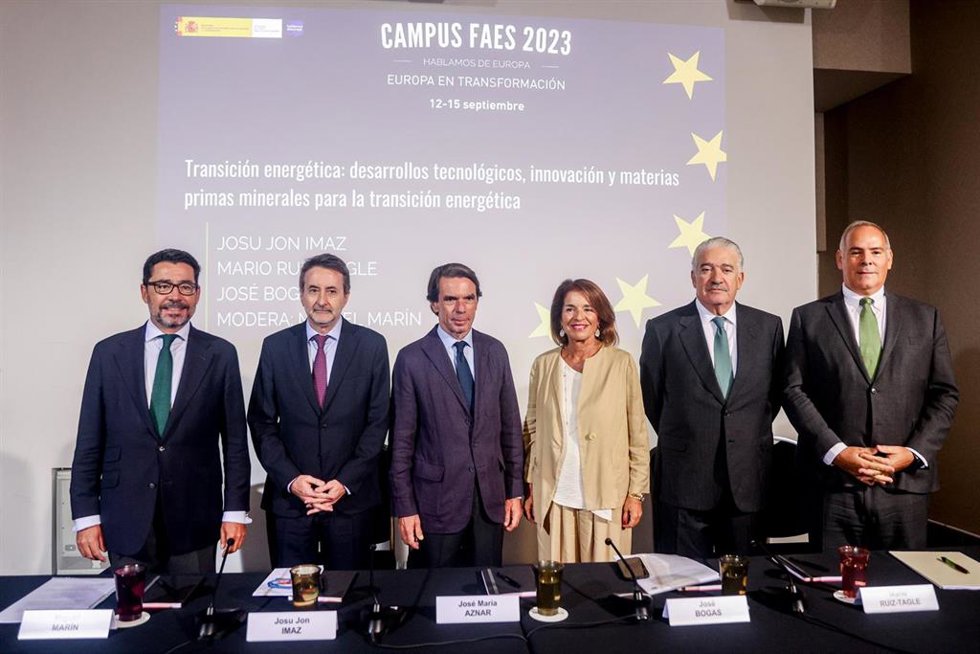 El consejero delegado de Repsol, Josu Jon Imaz ; el expresidente del Gobierno de España José María Aznar; la ex alcaldesa de Madrid Ana Botella; el consejero delegado de Endesa, José Bogas, y el CEO de Iberdrola España, Mario Ruiz-Tagle.