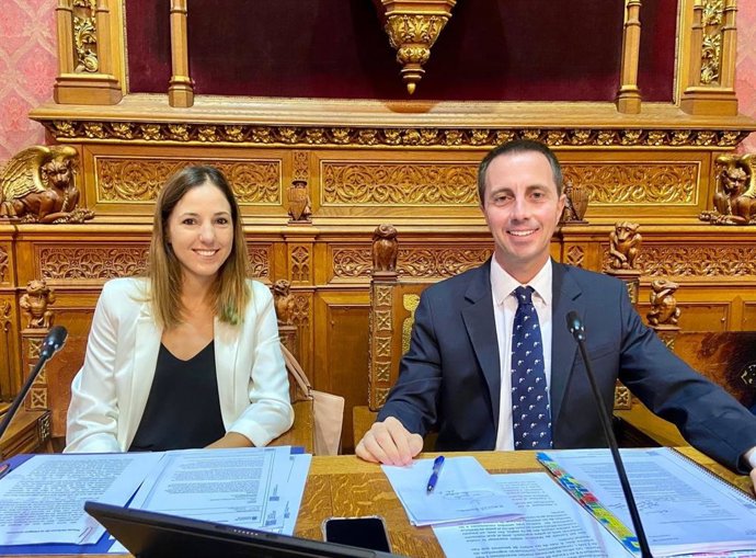 El presidente del Consell de Mallorca, Lloren Galmés, y la vicepresidenta, Antnia Roca, en el pleno 