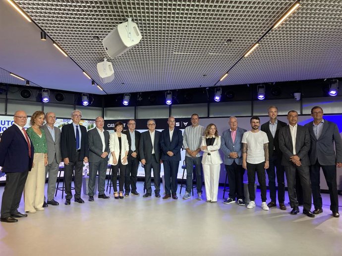 Els participants en la presentació de l'informe AutoMobility Trends