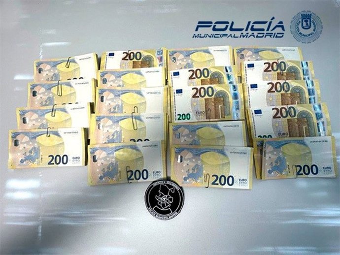 Dejan 180.000 en el maletero tras sufrir un accidente de tráfico y van a buscarlo a la Policía 3 días después